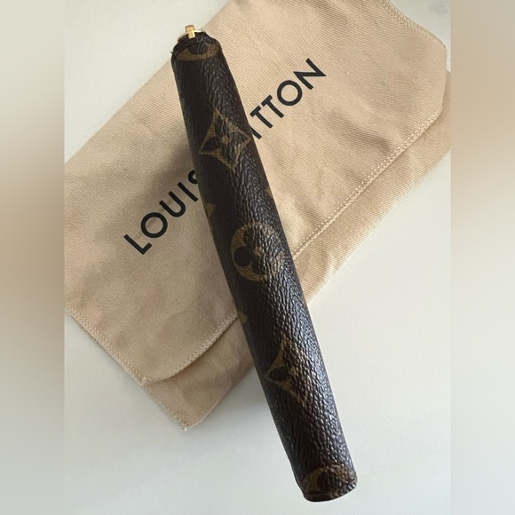 Louis Vuitton Zippy Compact Wallet in Monogram - Picture 10 of 12